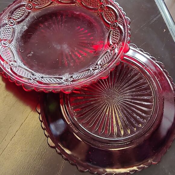 Avon Vintage Cape Cod Ruby Red Dessert Plates - Picture 3 of 4